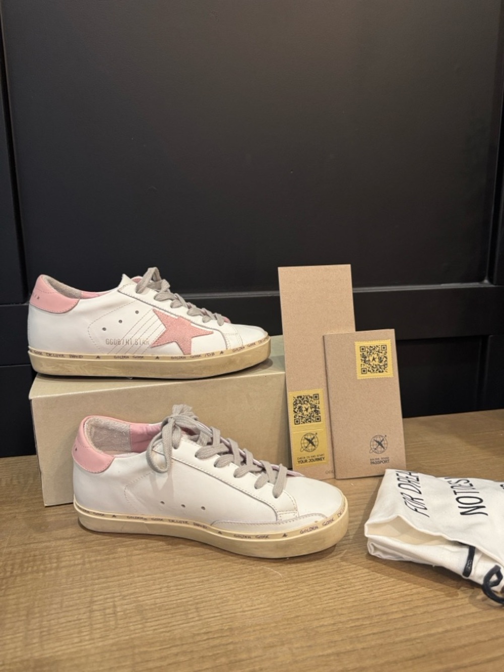 Golden Goose White Leather Low-Top Sneakers with hi star passport dust bag